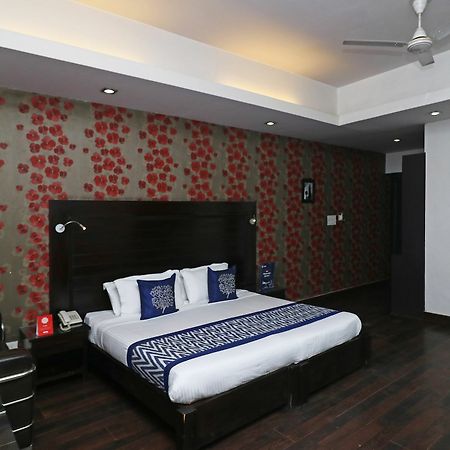 Hotel Chalet Нью-Дели Экстерьер фото
