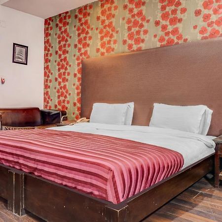 Hotel Chalet Нью-Дели Экстерьер фото