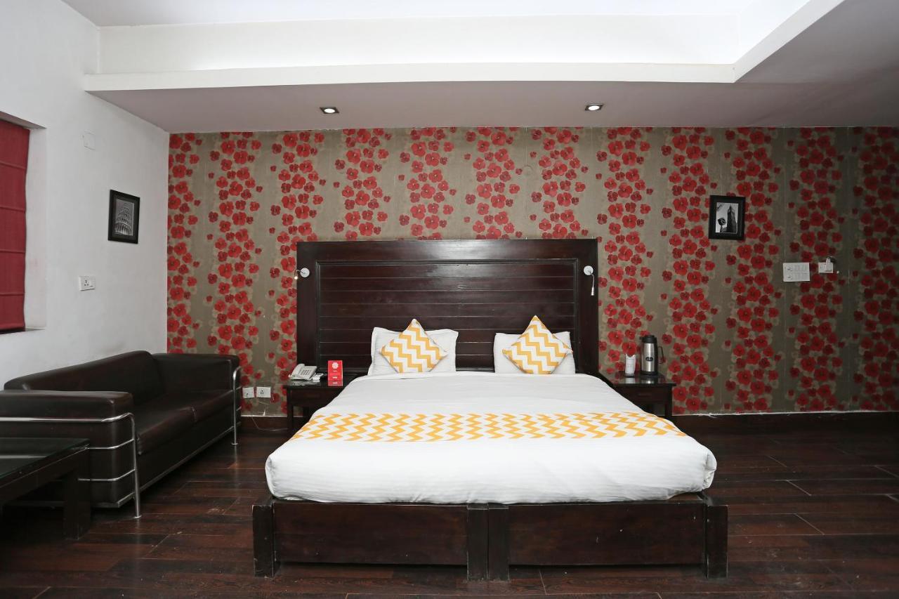 Hotel Chalet Нью-Дели Экстерьер фото