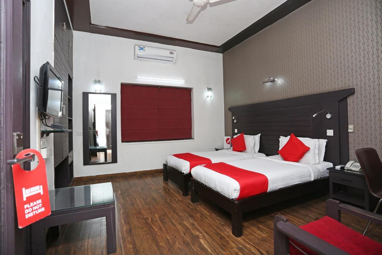 Hotel Chalet Нью-Дели Экстерьер фото