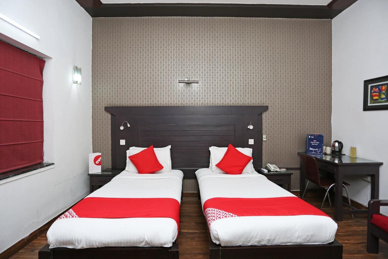 Hotel Chalet Нью-Дели Экстерьер фото