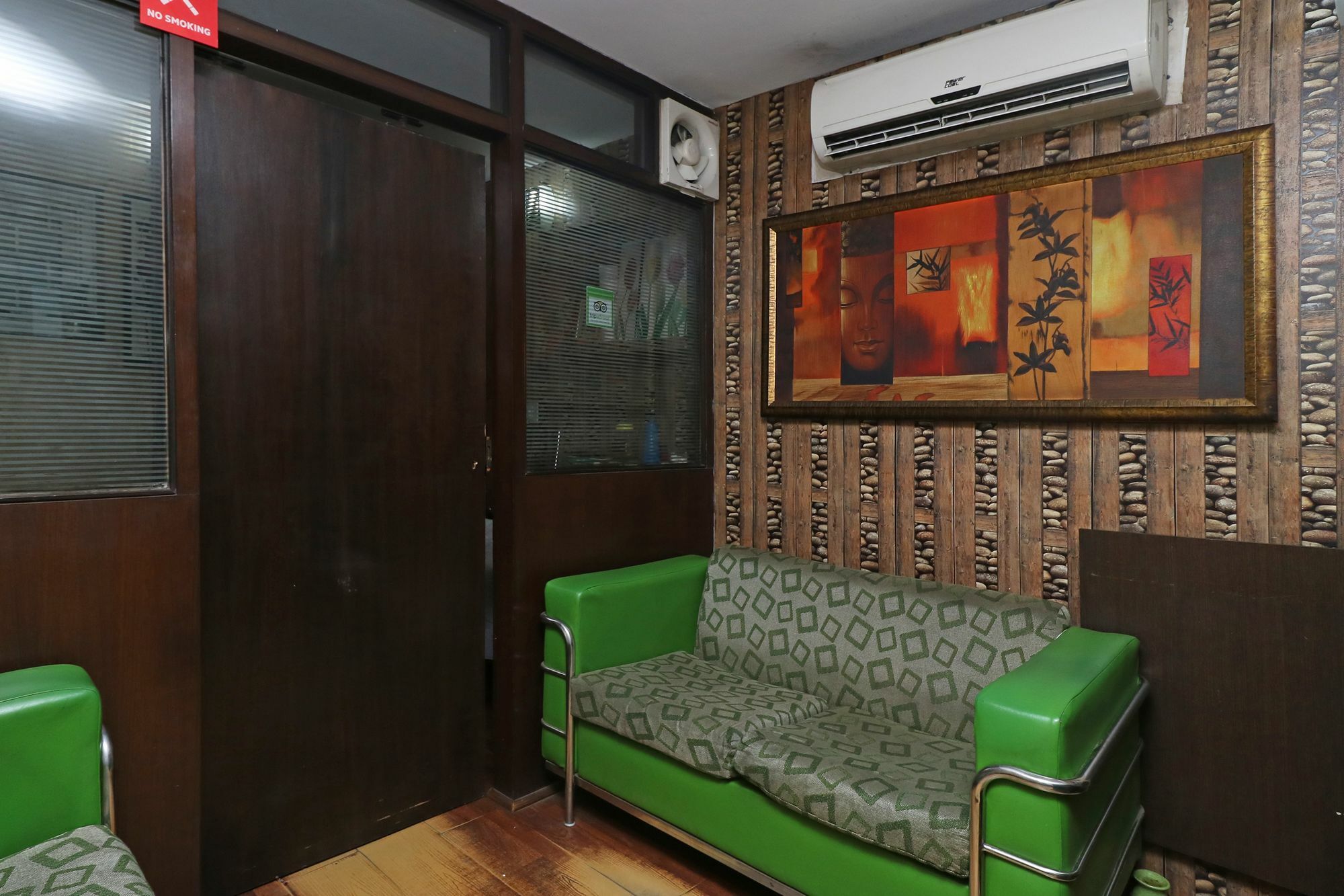 Hotel Chalet Нью-Дели Экстерьер фото