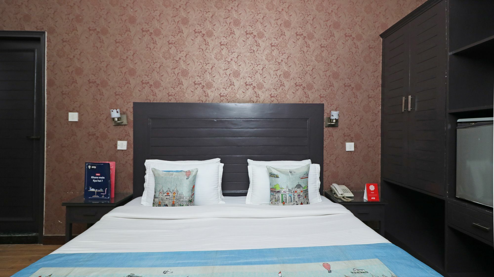 Hotel Chalet Нью-Дели Экстерьер фото