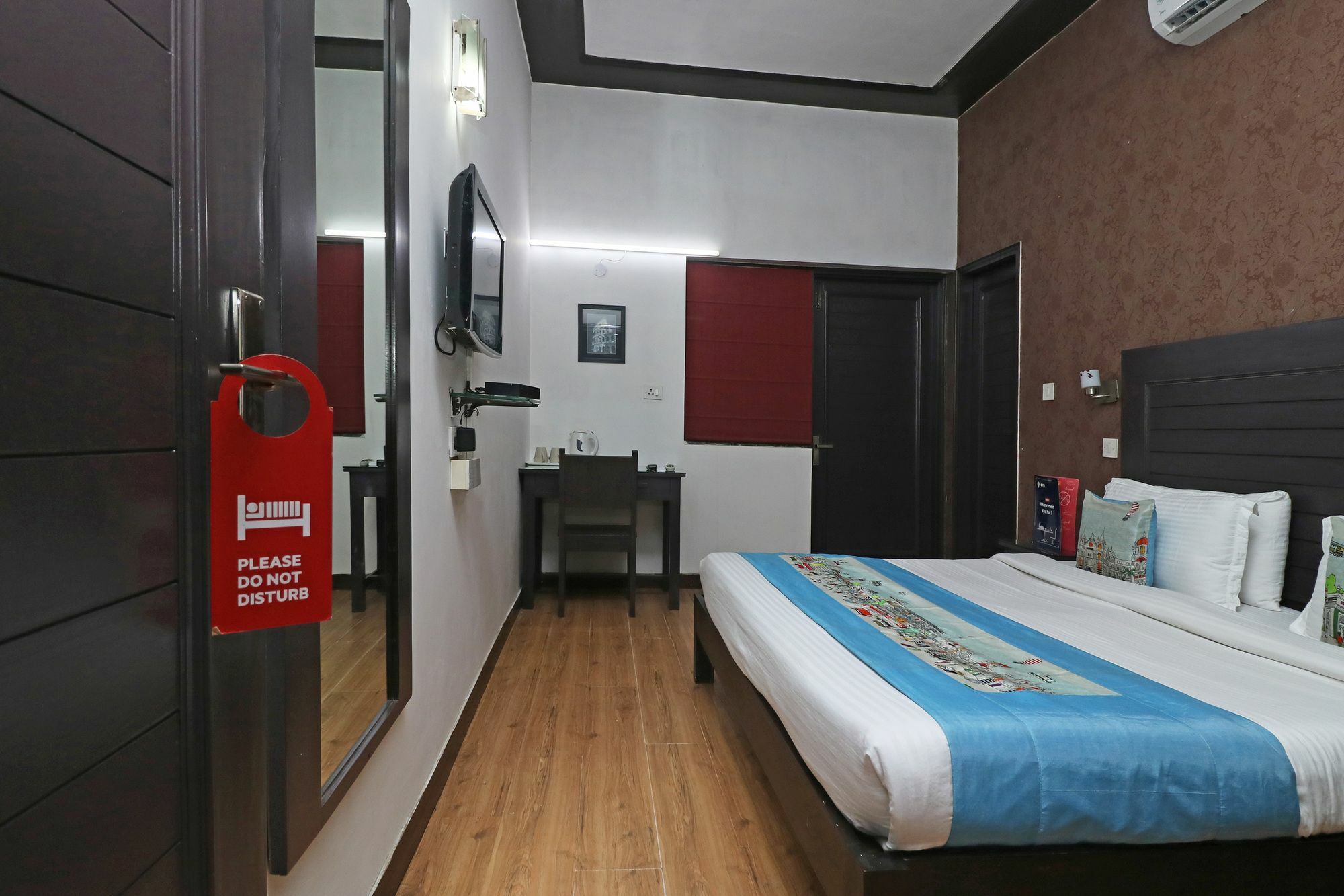 Hotel Chalet Нью-Дели Экстерьер фото