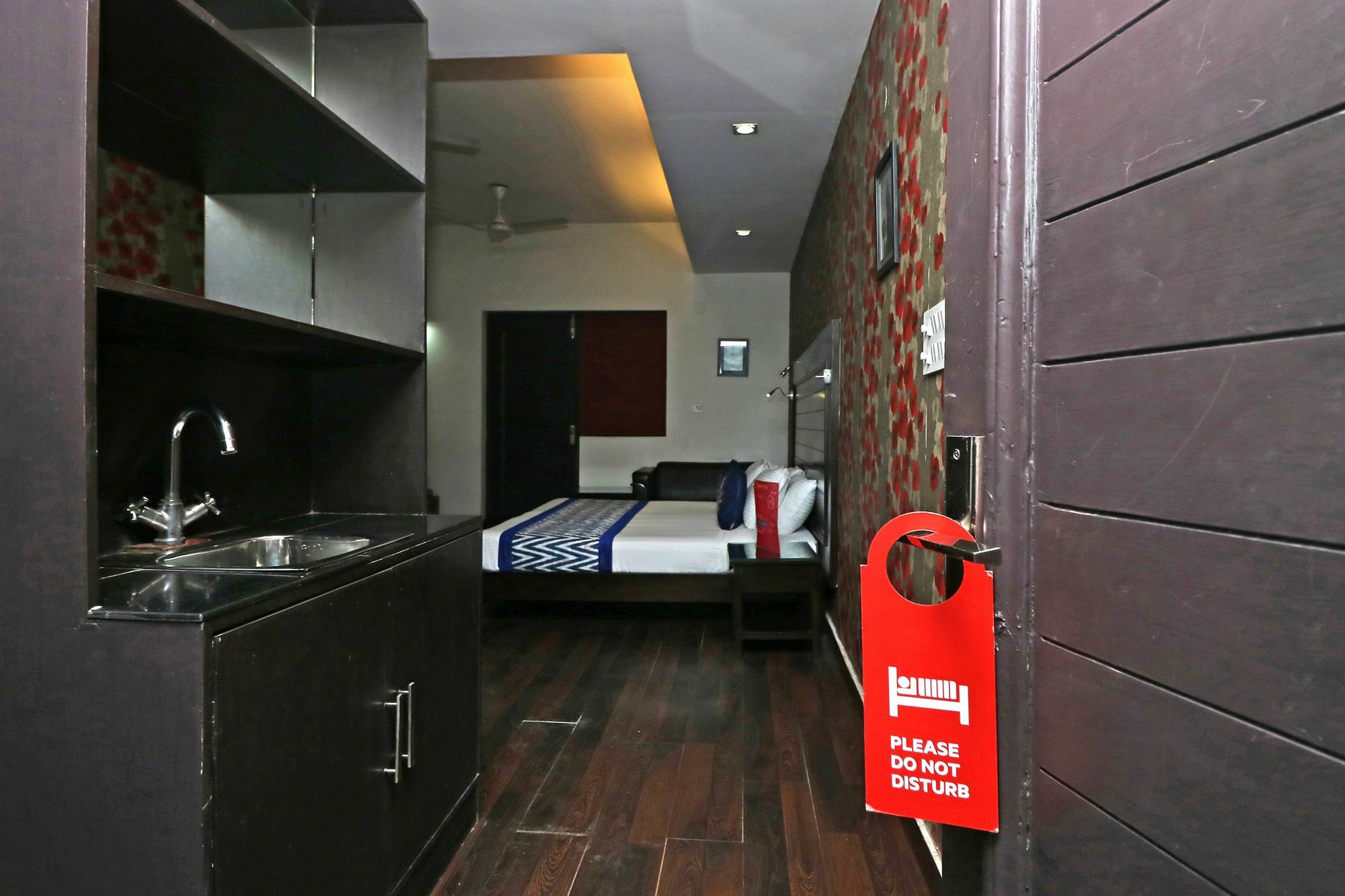 Hotel Chalet Нью-Дели Экстерьер фото