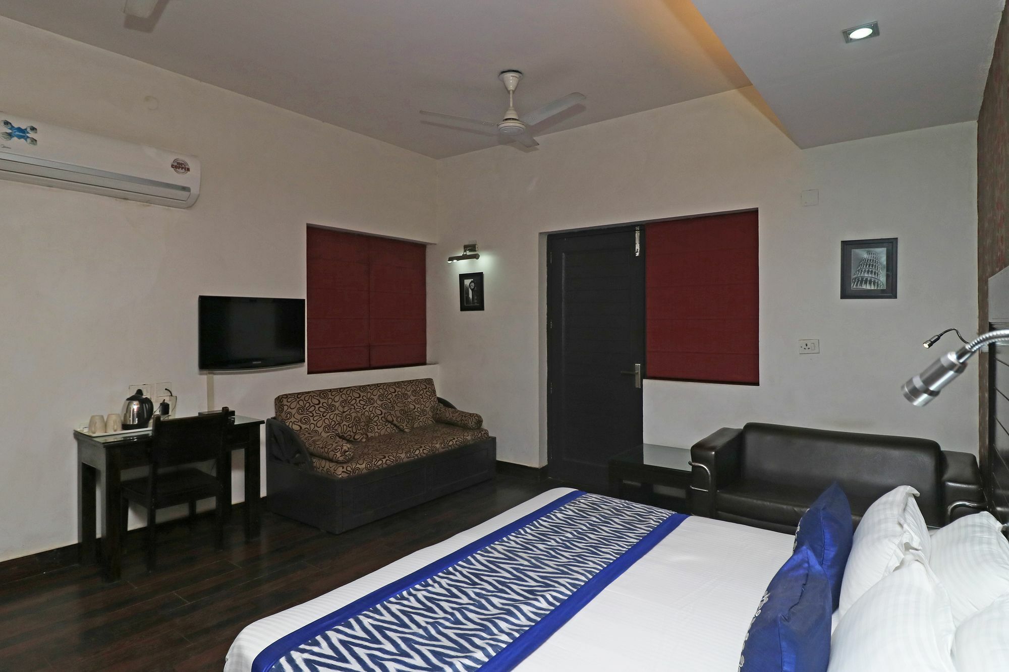 Hotel Chalet Нью-Дели Экстерьер фото