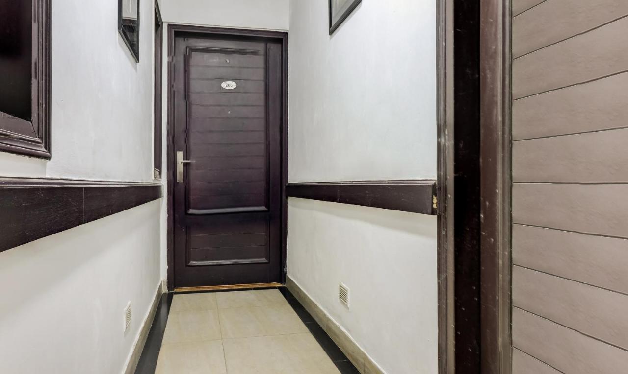 Hotel Chalet Нью-Дели Экстерьер фото
