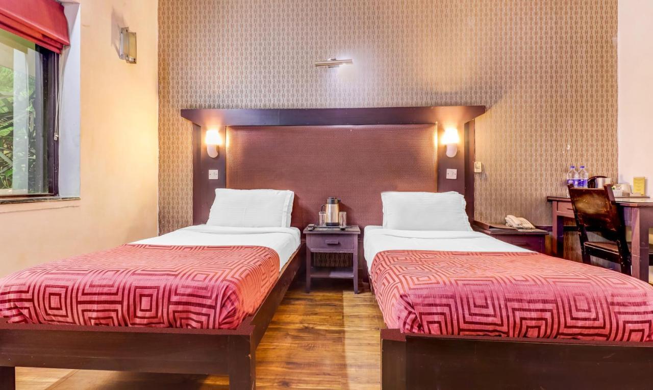 Hotel Chalet Нью-Дели Экстерьер фото
