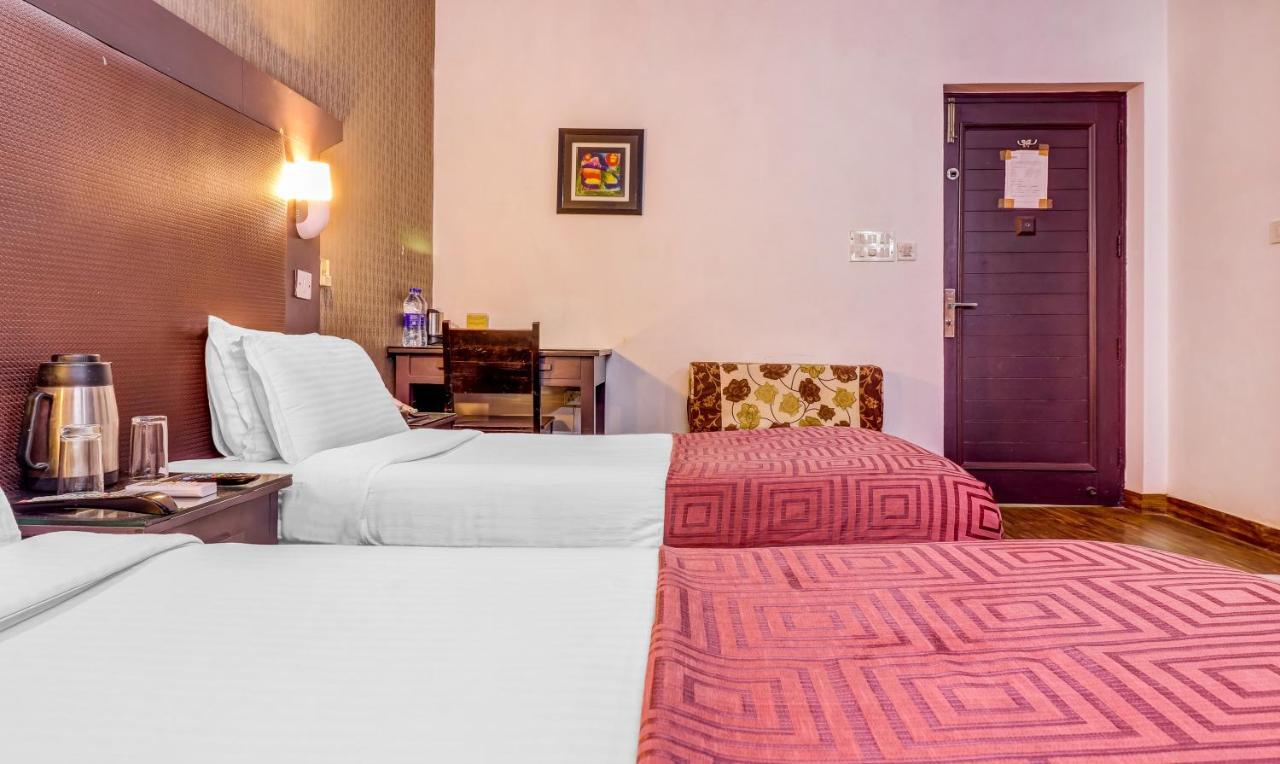 Hotel Chalet Нью-Дели Экстерьер фото