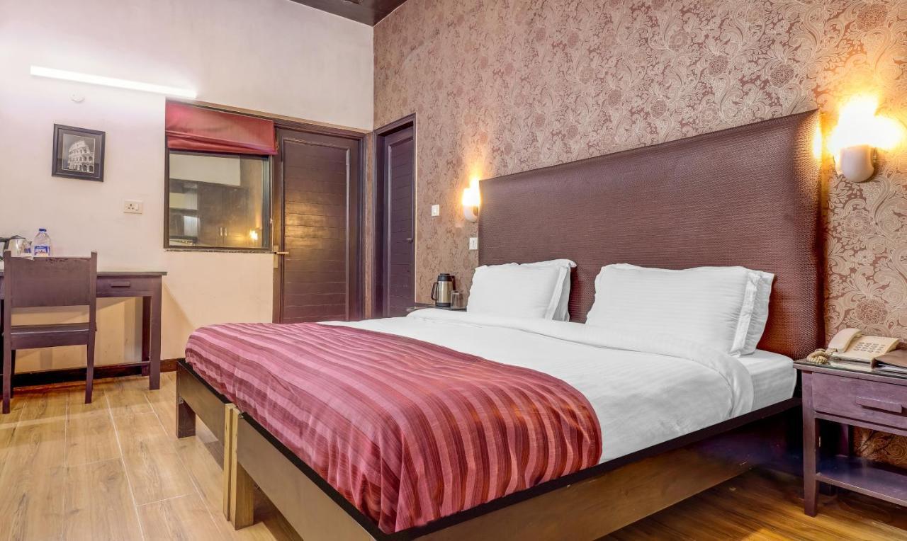 Hotel Chalet Нью-Дели Экстерьер фото