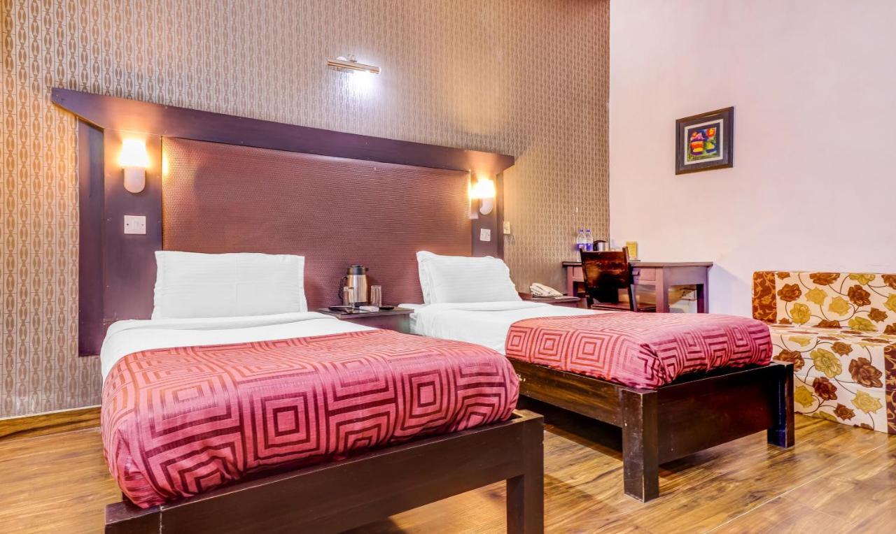 Hotel Chalet Нью-Дели Экстерьер фото