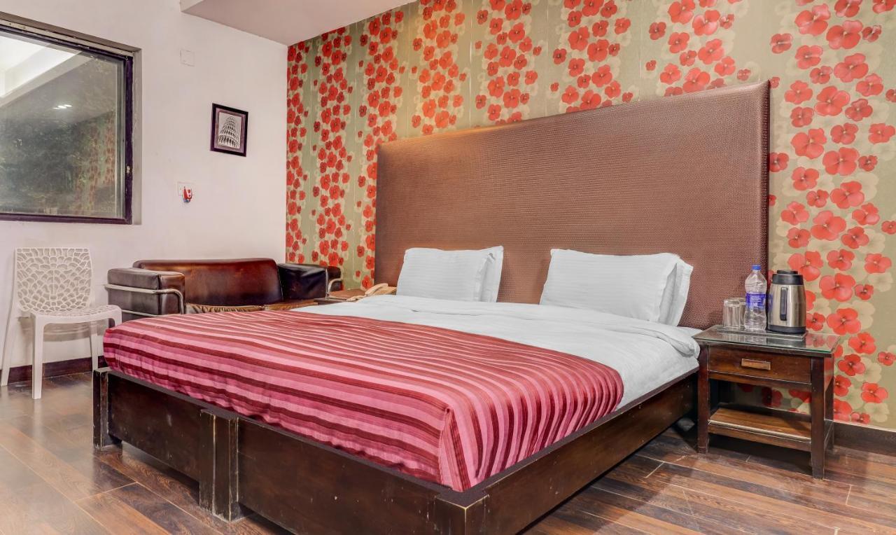 Hotel Chalet Нью-Дели Экстерьер фото