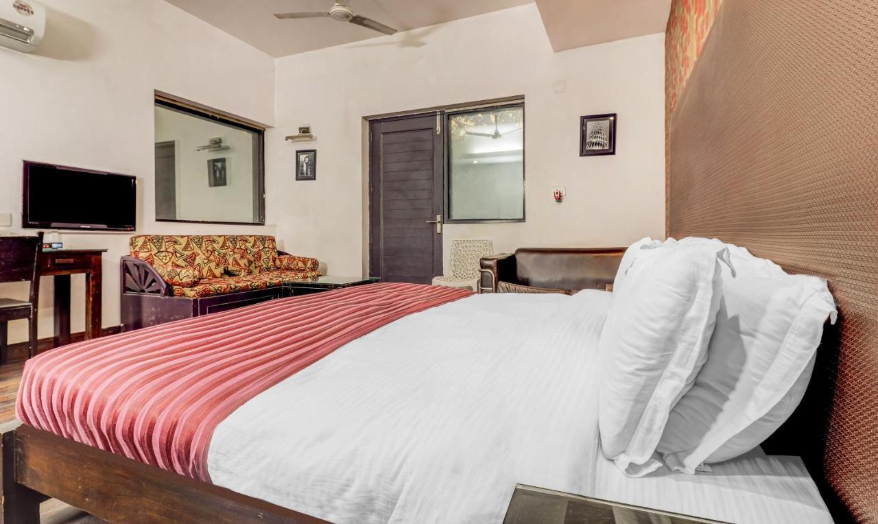 Hotel Chalet Нью-Дели Экстерьер фото