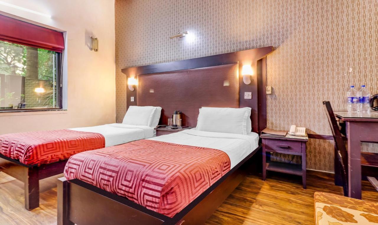 Hotel Chalet Нью-Дели Экстерьер фото