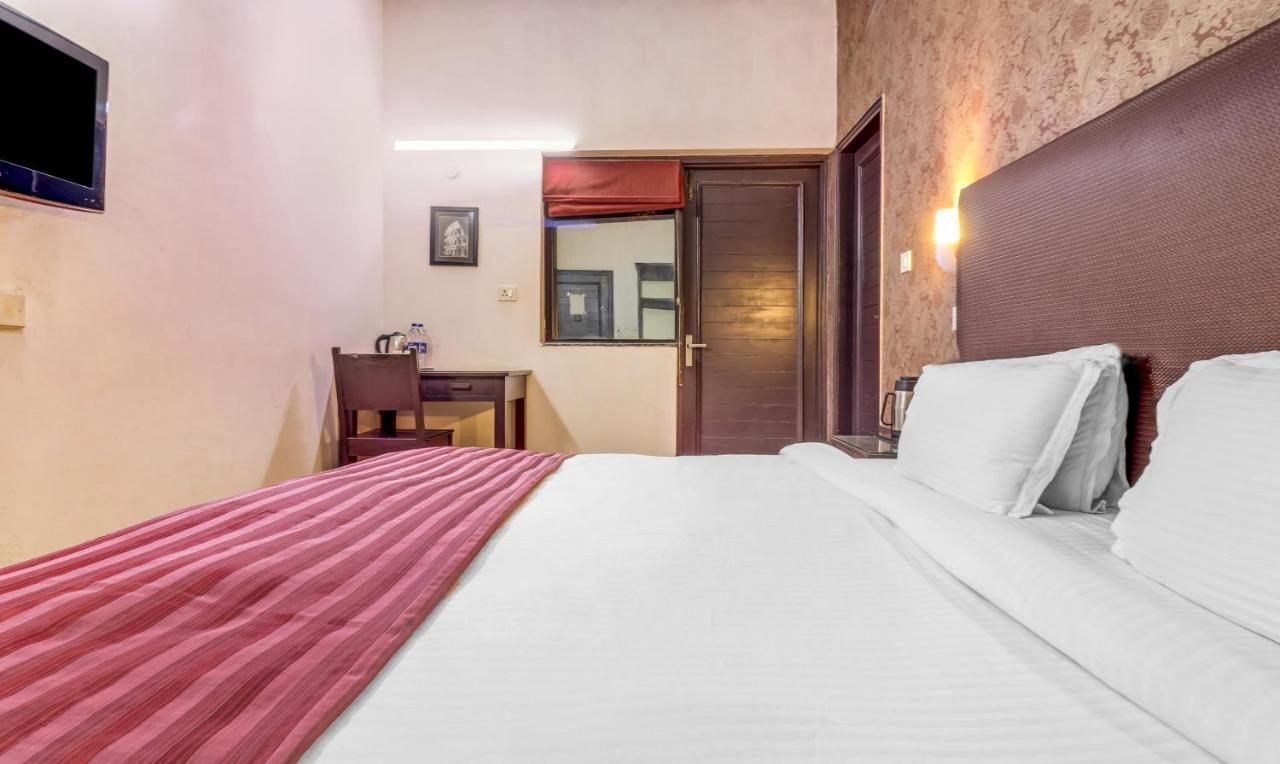 Hotel Chalet Нью-Дели Экстерьер фото