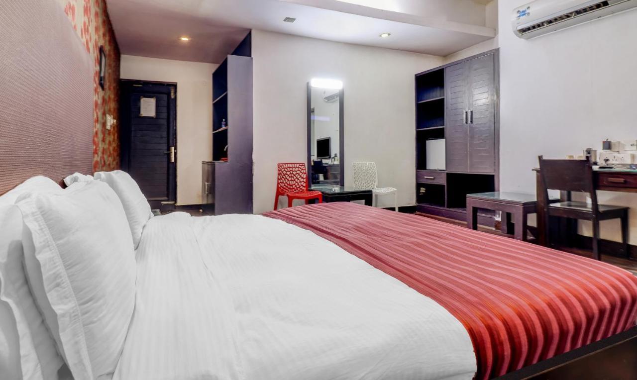 Hotel Chalet Нью-Дели Экстерьер фото