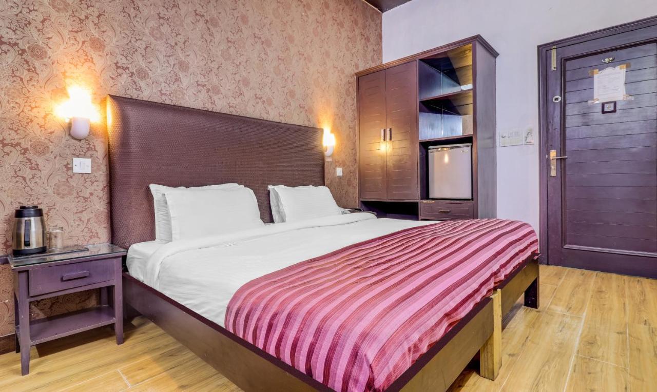 Hotel Chalet Нью-Дели Экстерьер фото